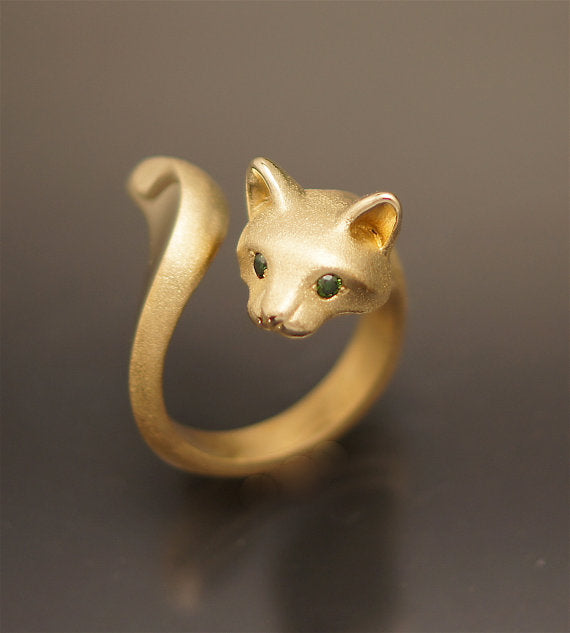 EXCLUSIVE Forest cat with diamond eyes