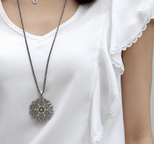 x101 2016 collares Fashion New Vintage Style Flower Crystal Women Black Silver Necklace Long Chain bijoux Gift