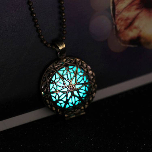 Steampunk Antique Bronze Magic Round Locket Glow In The Dark Pendant Necklace Glowing Luminous Vintage Hollow Necklace Gift N282