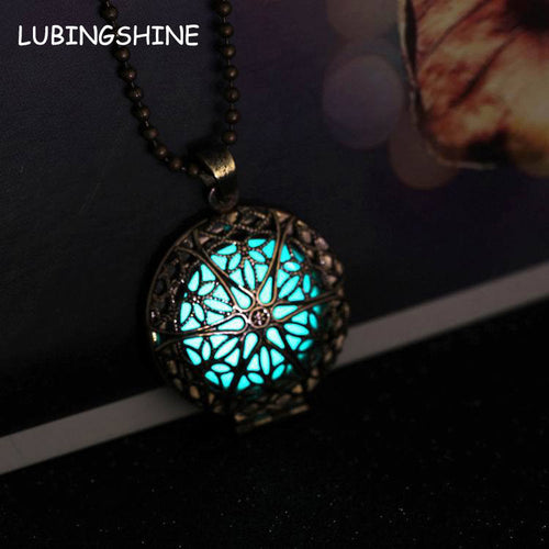 Steampunk Antique Bronze Magic Round Locket Glow In The Dark Pendant Necklace Glowing Luminous Vintage Hollow Necklace Gift N282